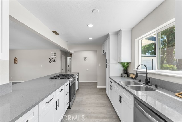 Detail Gallery Image 10 of 49 For 43704 Gadsden Ave, Lancaster,  CA 93534 - 4 Beds | 2 Baths