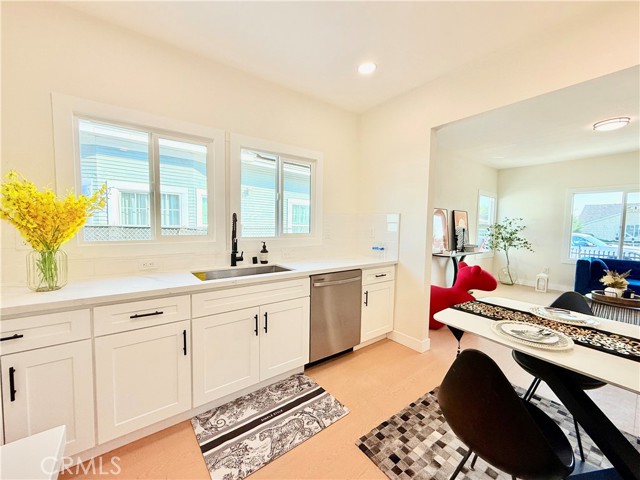 Detail Gallery Image 12 of 22 For 423 E Adams, Santa Ana,  CA 92707 - 4 Beds | 2 Baths