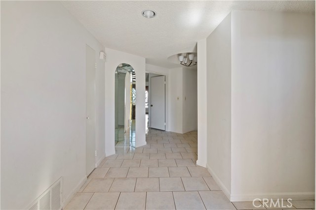 5333 Zelzah Avenue, Encino CA: https://media.crmls.org/medias/ad8c6bcb-22bd-4dfb-9c07-8125c2ca7031.jpg