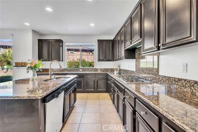 Detail Gallery Image 11 of 43 For 5165 Seagreen Ct, Rancho Cucamonga,  CA 91739 - 6 Beds | 4 Baths