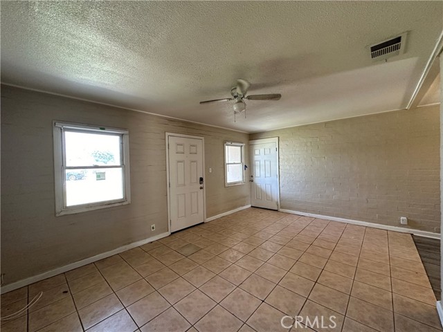 Detail Gallery Image 6 of 39 For 15279 Orchid St, Fontana,  CA 92335 - 2 Beds | 1 Baths