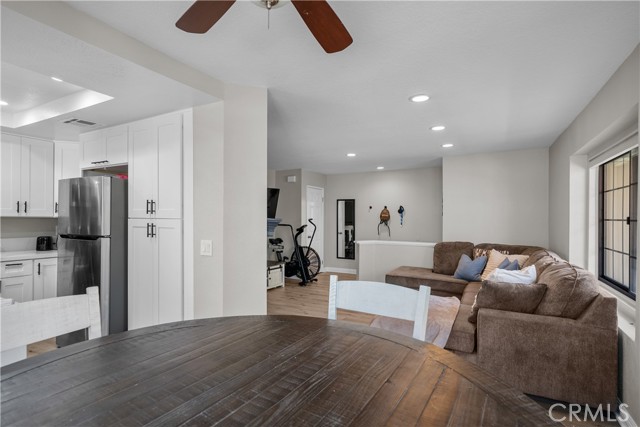 Detail Gallery Image 15 of 38 For 18114 Erik Ct #5131,  Canyon Country,  CA 91387 - 3 Beds | 2 Baths