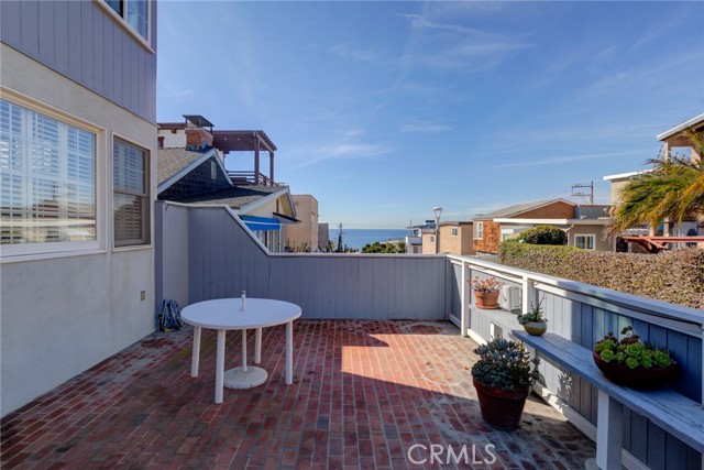 230 30th Street, Hermosa Beach, California 90254, 5 Bedrooms Bedrooms, ,3 BathroomsBathrooms,Residential,Sold,30th,SB22001152