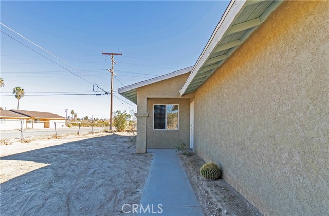 Detail Gallery Image 3 of 36 For 6213 Baileya Ave, Twentynine Palms,  CA 92277 - 3 Beds | 2 Baths