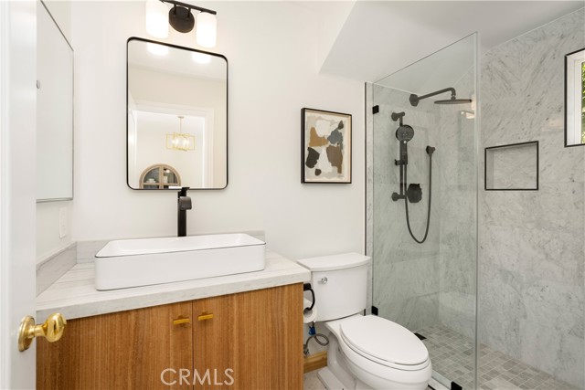 3318 Durham Court, Burbank CA: https://media.crmls.org/medias/ad8f4a7e-d3bb-46fe-a685-72e5d1ebd23c.jpg