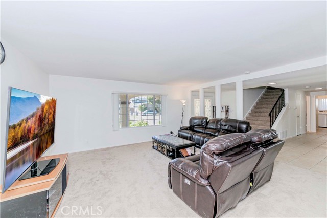2401 El Portal Way, Oxnard CA: https://media.crmls.org/medias/ad8fd00c-6e79-4aff-9eea-4d638fa3417c.jpg