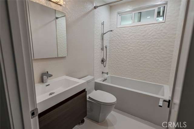 Detail Gallery Image 24 of 40 For 10831 Roycroft St #18,  Sun Valley,  CA 91352 - 3 Beds | 2/1 Baths
