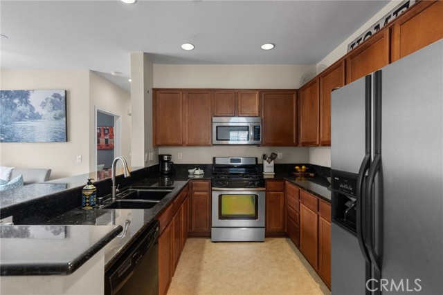 Detail Gallery Image 14 of 25 For 16706 Nicklaus Dr #77,  Sylmar,  CA 91342 - 2 Beds | 2 Baths