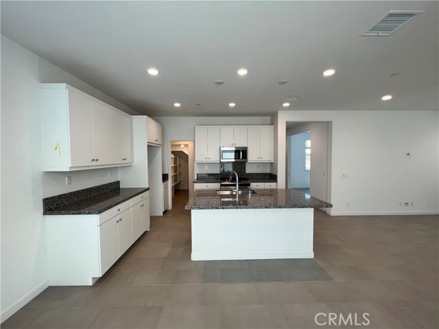 Detail Gallery Image 5 of 29 For 16259 Sandpiper Ave, Chino,  CA 91708 - 4 Beds | 4 Baths