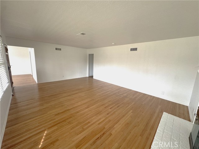 Detail Gallery Image 5 of 24 For 44450 Lowtree Ave, Lancaster,  CA 93534 - 4 Beds | 3 Baths