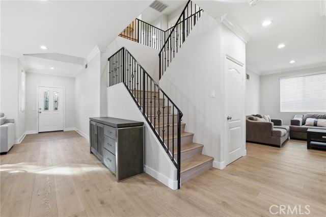 Detail Gallery Image 9 of 46 For 8220 Chamberlain, Reseda,  CA 91335 - 4 Beds | 3 Baths