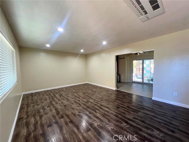 Detail Gallery Image 5 of 21 For 174 S Grand Army, San Jacinto,  CA 92583 - 2 Beds | 1 Baths