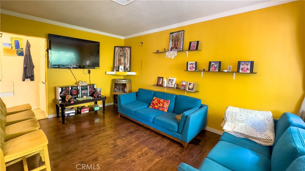 https://media.crmls.org/medias/ad93c366-ea3b-40f0-8e51-4e168d9509e2.jpg?preset=X-Large