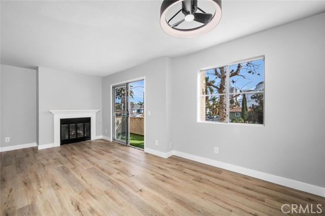 645 Chestnut Avenue, Long Beach CA: https://media.crmls.org/medias/ad93f2f8-b7cb-4c88-8764-1428688a99b3.jpg