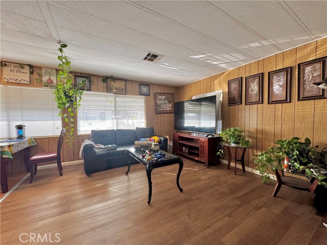 Detail Gallery Image 3 of 13 For 1895 W Devonshire Ave #34,  Hemet,  CA 92545 - 2 Beds | 2 Baths