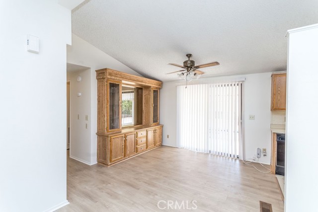 34854 Lyn Avenue, Hemet CA: https://media.crmls.org/medias/ad9561b0-1179-45be-9bf0-06b4ec1c1b53.jpg