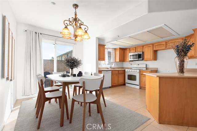 535 W D Street, Ontario CA: https://media.crmls.org/medias/ad95f229-d607-4744-8ca9-e88482f1e35b.jpg