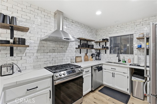 Detail Gallery Image 12 of 22 For 42677 Alta Vista Ave, Big Bear Lake,  CA 92315 - 2 Beds | 2 Baths