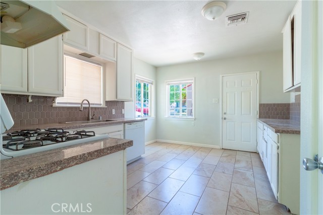 44655 Fig Avenue, Lancaster CA: https://media.crmls.org/medias/ad96d219-8710-4833-93c0-f53a8602d117.jpg