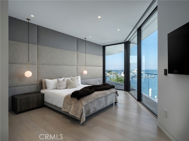 3 The Point, Coronado CA: https://media.crmls.org/medias/ad96fdf9-1f65-4ac7-8a36-c729fdc5c1a3.jpg