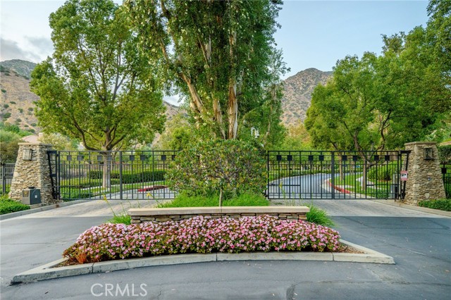 27 Silver Forest Court, Azusa CA: https://media.crmls.org/medias/ad9761a5-6987-4c36-9bfd-13e4d2c401cf.jpg