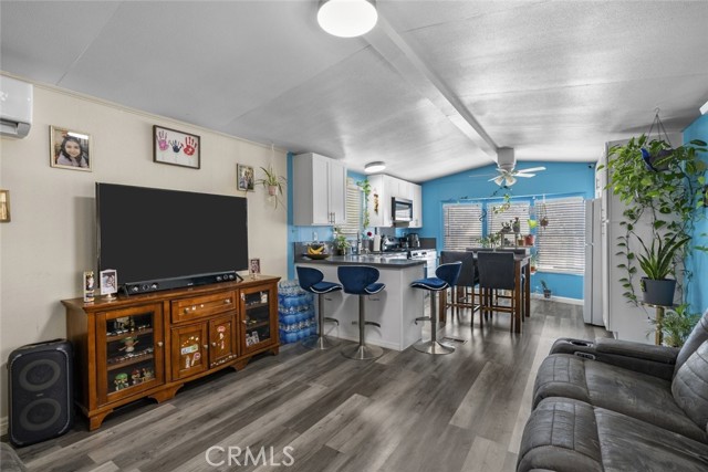 2017 Windharp Drive, Rosamond CA: https://media.crmls.org/medias/ad9768a0-2456-4ec6-927c-0f43cbb055a2.jpg
