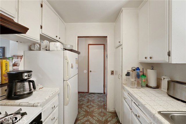Detail Gallery Image 8 of 18 For 6255 Woodman Ave #103,  Van Nuys,  CA 91401 - 2 Beds | 2 Baths