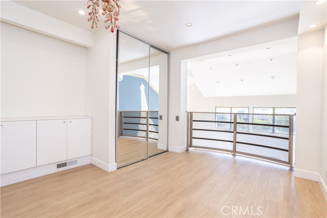 Detail Gallery Image 7 of 46 For 13331 Moorpark St #319,  Sherman Oaks,  CA 91423 - 2 Beds | 2 Baths