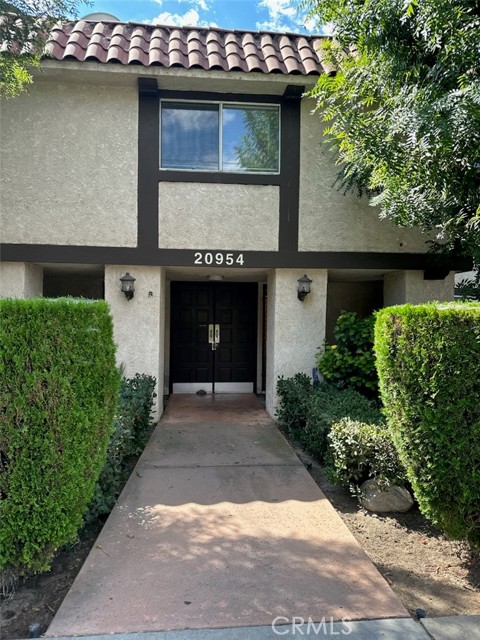 Detail Gallery Image 1 of 12 For 20954 Parthenia St #2,  Canoga Park,  CA 91304 - 1 Beds | 1 Baths