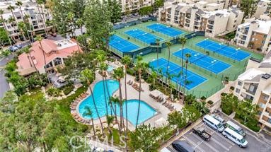 21450 Burbank Boulevard, Woodland Hills CA: https://media.crmls.org/medias/ad994b07-1fbf-42af-a4dc-1eb7967e8d9e.jpg