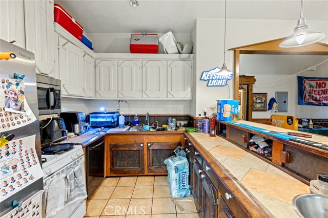 Detail Gallery Image 14 of 23 For 831 Rio Chico Way, Chico,  CA 95928 - 7 Beds | 2 Baths