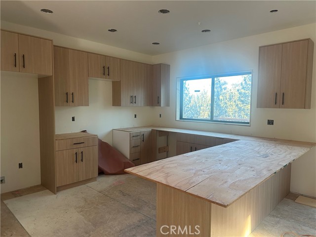 Detail Gallery Image 7 of 10 For 526 Woodside, Big Bear City,  CA 92314 - 4 Beds | 6 Baths