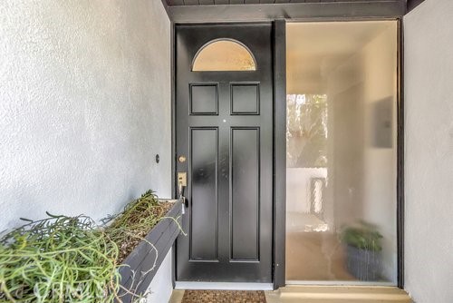 Detail Gallery Image 3 of 8 For 401 Jasmine Upper Floor Ave, Corona Del Mar,  CA 92625 - 3 Beds | 2 Baths