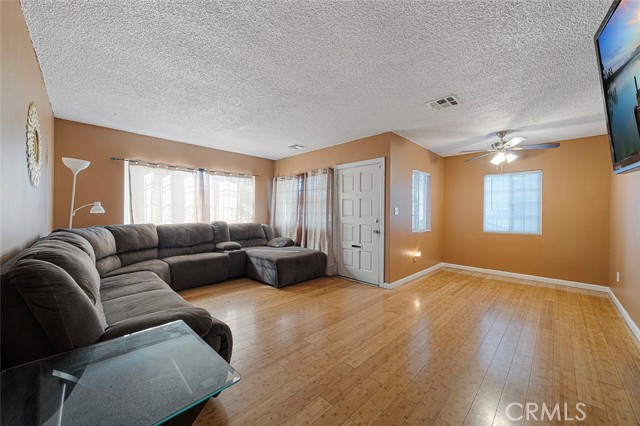 Detail Gallery Image 9 of 29 For 10114 Wadsworth, Los Angeles,  CA 90002 - 3 Beds | 1 Baths