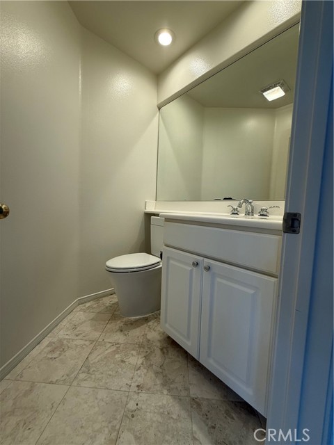Detail Gallery Image 7 of 24 For 6 Ponte, Irvine,  CA 92606 - 5 Beds | 3/1 Baths