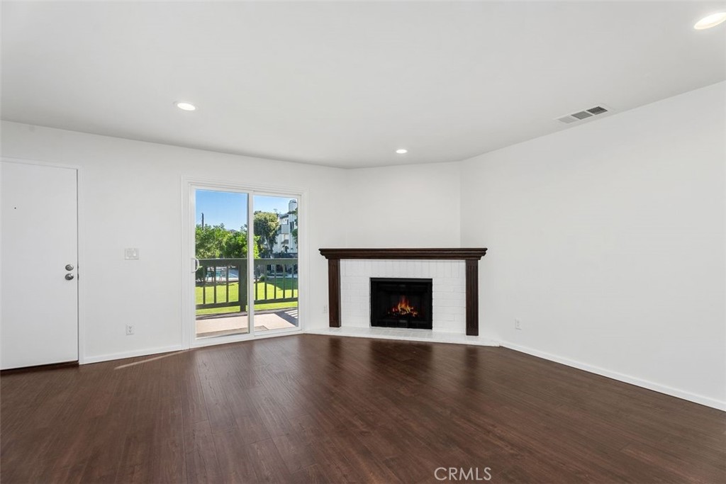 MLS #OC25250901 image #5