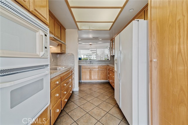 2910 Neilson Way, Santa Monica CA: https://media.crmls.org/medias/ad9d82e4-f6d6-45a8-b3ac-0c63e876ea52.jpg