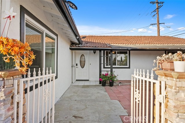 Detail Gallery Image 5 of 31 For 5201 W Henderson Pl, Santa Ana,  CA 92704 - 3 Beds | 2 Baths