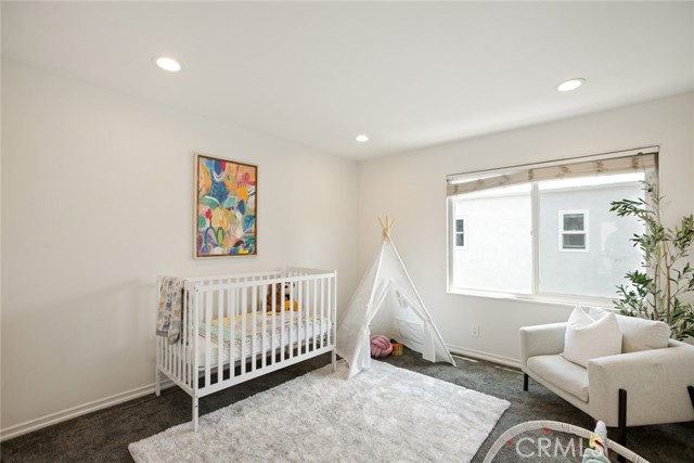 4405 W Sarah Street, Burbank CA: https://media.crmls.org/medias/ad9dcfa4-bb3e-48b5-b7bd-e40fd50c38fd.jpg