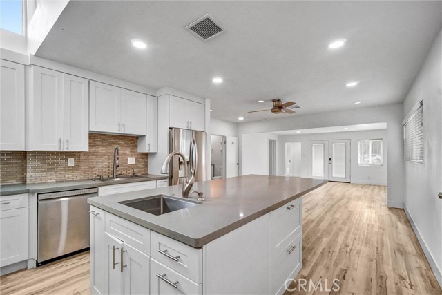 2321 Locust Avenue, Long Beach CA: https://media.crmls.org/medias/ad9fd88b-44ee-45ac-86b4-341f47094e23.jpg