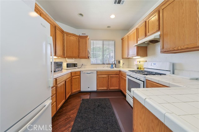 251 E Center Street, Covina CA: https://media.crmls.org/medias/ada01c2c-5484-4447-a02c-266b81f3e9d7.jpg
