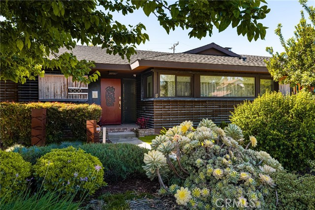 1006 W Pioneer Drive, Anaheim CA: https://media.crmls.org/medias/ada0218c-67d6-4396-8c97-fb6733321fe8.jpg