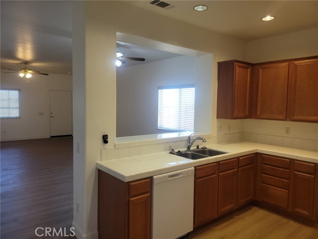 Detail Gallery Image 9 of 26 For 16751 Silica Dr, Victorville,  CA 92395 - 3 Beds | 2 Baths