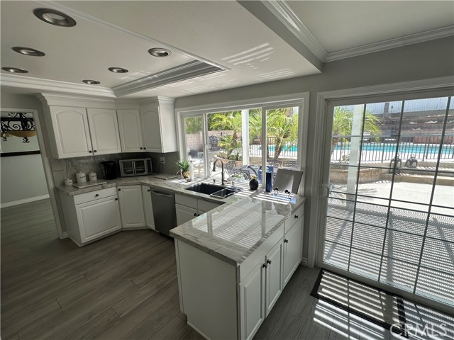 Detail Gallery Image 5 of 20 For 8456 Melba Ave, West Hills,  CA 91304 - 4 Beds | 3 Baths