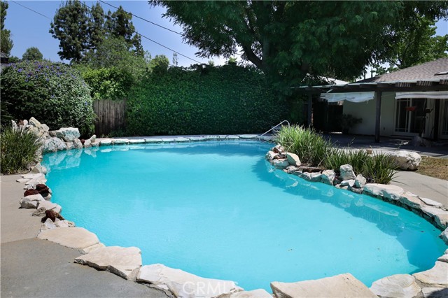Detail Gallery Image 19 of 20 For 10035 Gierson Ave, Chatsworth,  CA 91311 - 4 Beds | 3 Baths