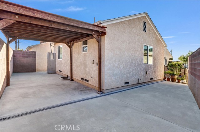 1740 W Colegrove