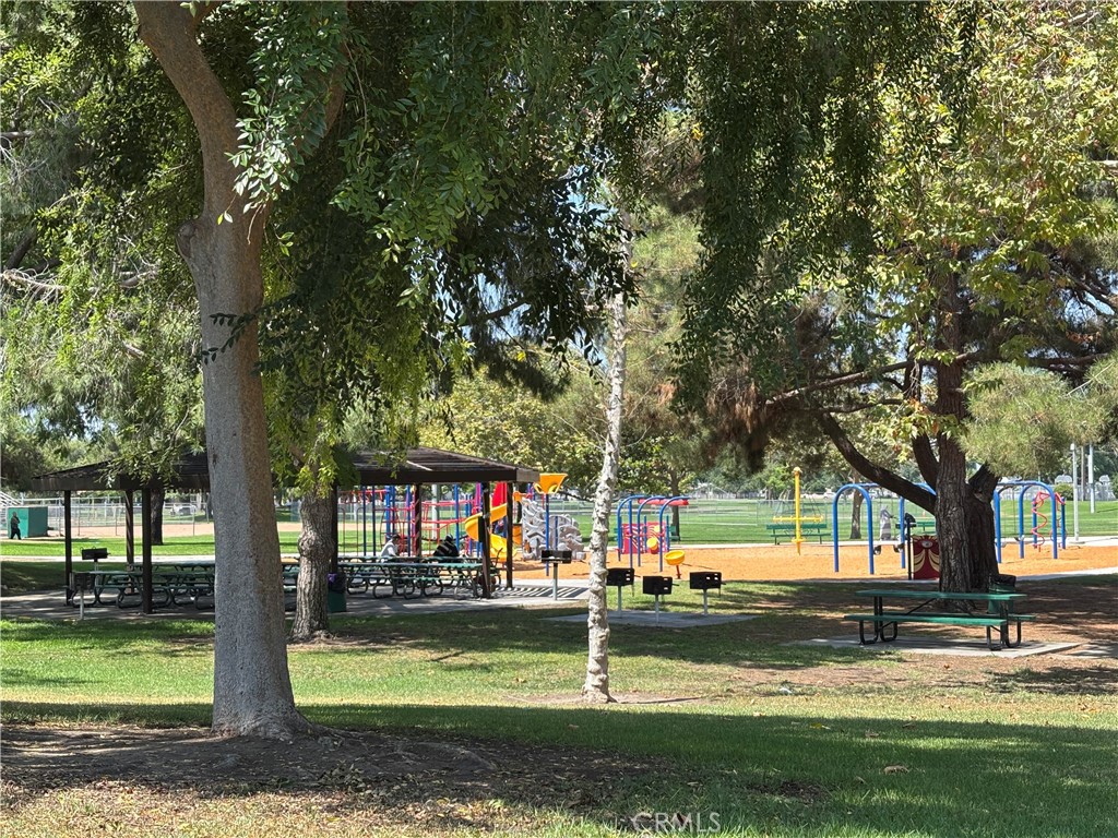 https://media.crmls.org/medias/ada4355b-e6d5-434e-9865-8f7e338a4326.jpg?preset=X-Large