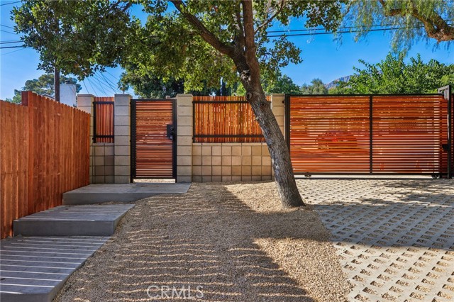 6950 Beckett Street, Tujunga CA: https://media.crmls.org/medias/ada46fcb-769c-4fe1-93b3-5cbf2a367dab.jpg
