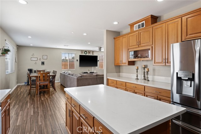 691 Lourdes Lane, Rialto CA: https://media.crmls.org/medias/ada50358-3cbc-4bf1-9127-3ad6639a609d.jpg