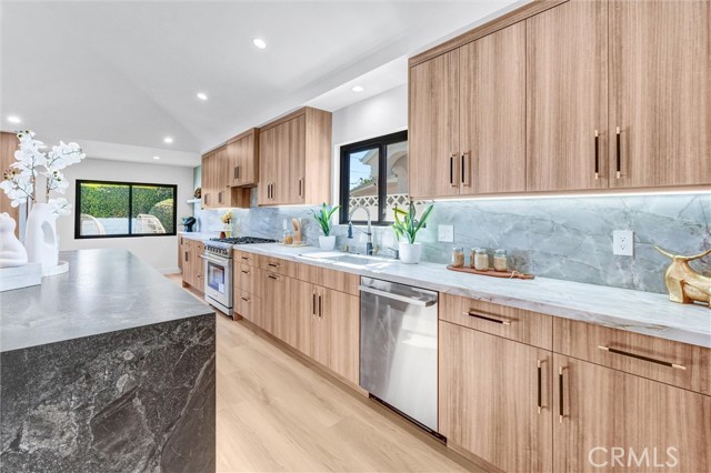 6847 Katherine, Van Nuys CA: https://media.crmls.org/medias/ada620c2-7315-46bb-8ede-9abd471227e1.jpg